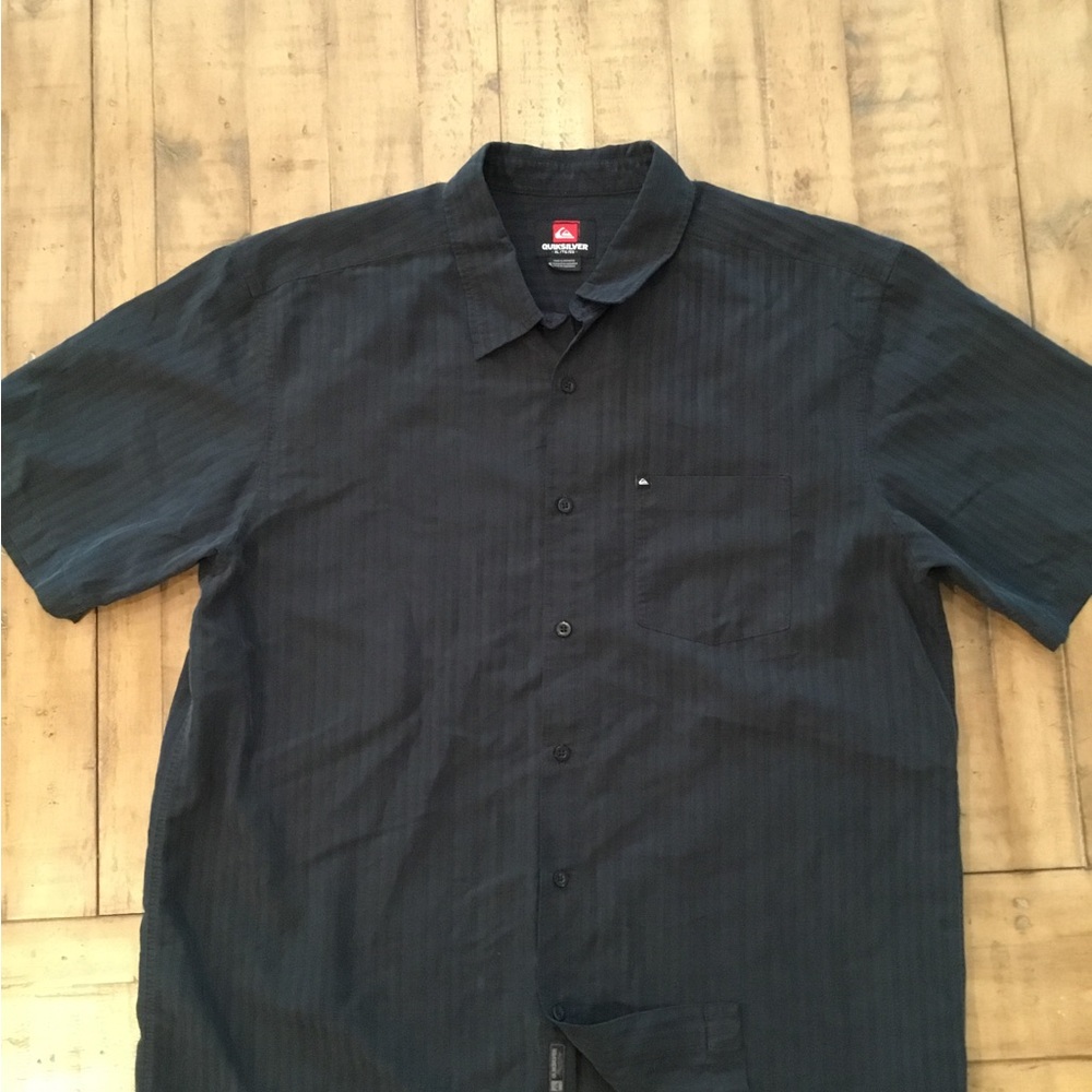 Quiksilver Black Short-Sleeve Button-Down Shirt